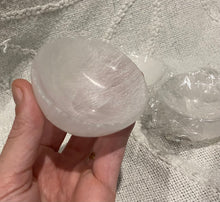 Load image into Gallery viewer, Selenite Bowl- 6cm