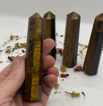 Load image into Gallery viewer, Tiger Eye Pencil Point