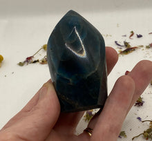 Load image into Gallery viewer, Apatite Flame