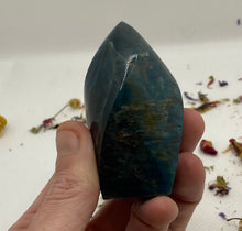 Load image into Gallery viewer, Apatite Flame