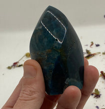 Load image into Gallery viewer, Apatite Flame