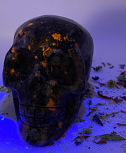 Load image into Gallery viewer, Yooperlite Skull