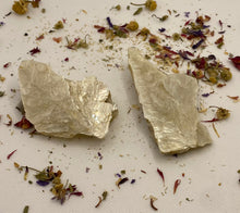 Load image into Gallery viewer, Golden Mica