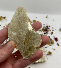 Load image into Gallery viewer, Golden Mica