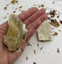 Load image into Gallery viewer, Golden Mica