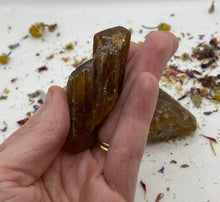 Load image into Gallery viewer, Amber Calcite Rough
