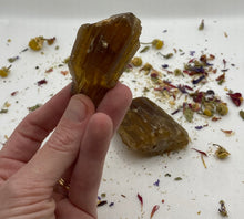 Load image into Gallery viewer, Amber Calcite Rough