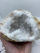 Load image into Gallery viewer, Quartz Geode