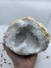 Load image into Gallery viewer, Quartz Geode