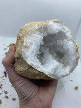 Load image into Gallery viewer, Quartz Geode