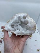 Load image into Gallery viewer, Quartz Geode