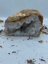 Load image into Gallery viewer, Quartz Geode