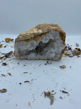 Load image into Gallery viewer, Quartz Geode