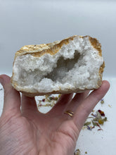 Load image into Gallery viewer, Quartz Geode
