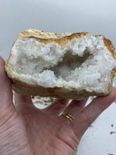 Load image into Gallery viewer, Quartz Geode