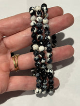 Load image into Gallery viewer, Orca Agate Beaded Bracelet