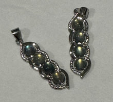 Load image into Gallery viewer, Labradorite Pendent