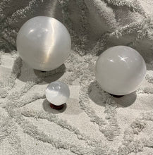 Load image into Gallery viewer, Selenite Spheres
