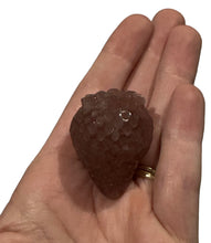 Load image into Gallery viewer, Strawberry- Strawberry Quartz Carving