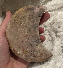 Load image into Gallery viewer, Pink amethyst moon