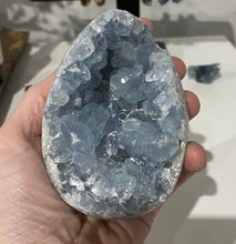 Load image into Gallery viewer, Celestite Egg