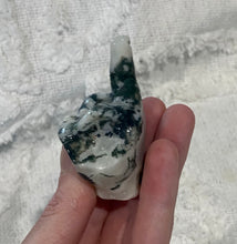 Load image into Gallery viewer, Middle Finger Carving- Moss Agate