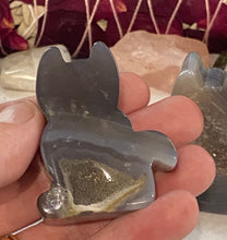 Load image into Gallery viewer, Agate Druzy Carved Cat