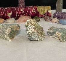 Load image into Gallery viewer, Green Moss Agate Rough