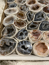 Load image into Gallery viewer, Geode- Agate Occo Natural Pairs