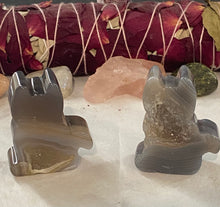 Load image into Gallery viewer, Agate Druzy Carved Cat