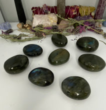 Load image into Gallery viewer, Labradorite Palm Stone