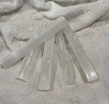 Load image into Gallery viewer, Selenite Rods