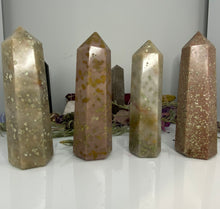 Load image into Gallery viewer, Bubblegum stone (pink quartzite) towers