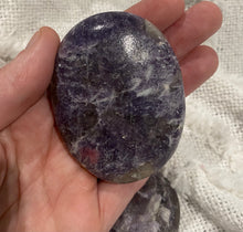 Load image into Gallery viewer, Pegmatite Palm Stone