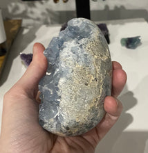 Load image into Gallery viewer, Celestite Egg