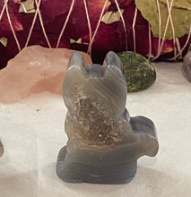 Load image into Gallery viewer, Agate Druzy Carved Cat