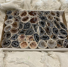 Load image into Gallery viewer, Geode- Agate Occo Natural Pairs