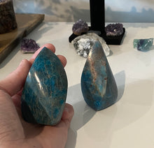 Load image into Gallery viewer, Apatite Flame