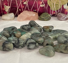 Load image into Gallery viewer, Emerald Tumble