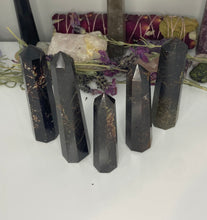 Load image into Gallery viewer, Garnet Towers