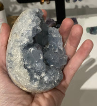 Load image into Gallery viewer, Celestite Egg