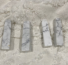 Load image into Gallery viewer, Howlite Obelisks