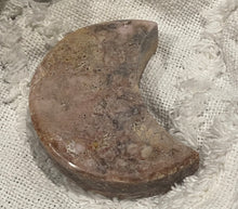 Load image into Gallery viewer, Pink amethyst moon