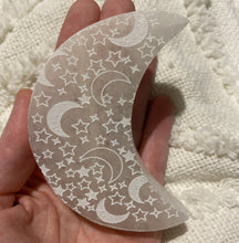 Load image into Gallery viewer, Selenite Charging Plates- With Carvings