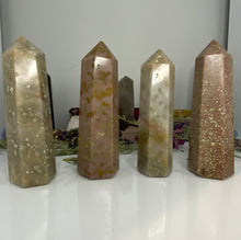 Load image into Gallery viewer, Bubblegum stone (pink quartzite) towers