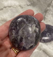 Load image into Gallery viewer, Pegmatite Palm Stone