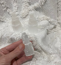 Load image into Gallery viewer, Selenite Tower