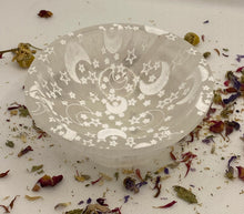 Load image into Gallery viewer, Selenite Star and Moon Bowl 10cm
