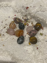 Load image into Gallery viewer, Crystal Eggs- 3cm
