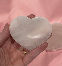Load image into Gallery viewer, Selenite Heart Charging Plates
